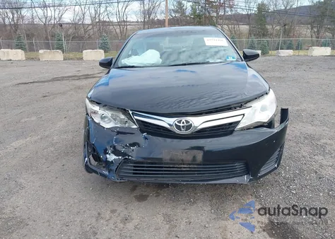 2014 Toyota Camry Le z USA, uszkodzony, nr VIN 4T1BF1FK0EU847781